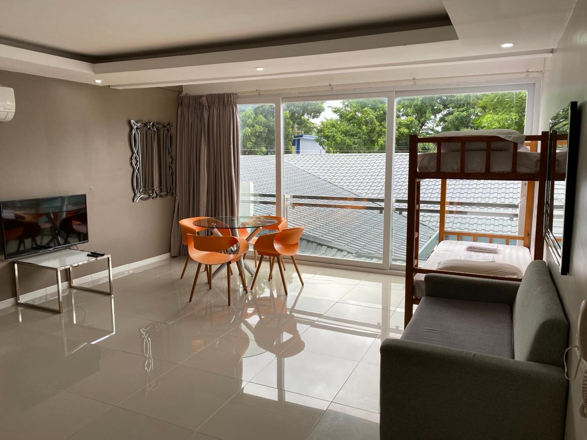 Chequers Suites Subic Bay Olongapo Εξωτερικό φωτογραφία